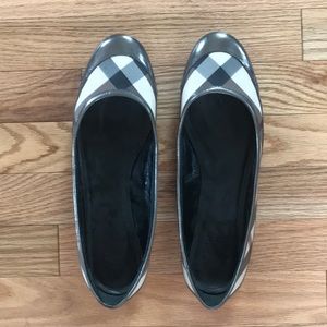 Burberry Check Round-Toe Flat